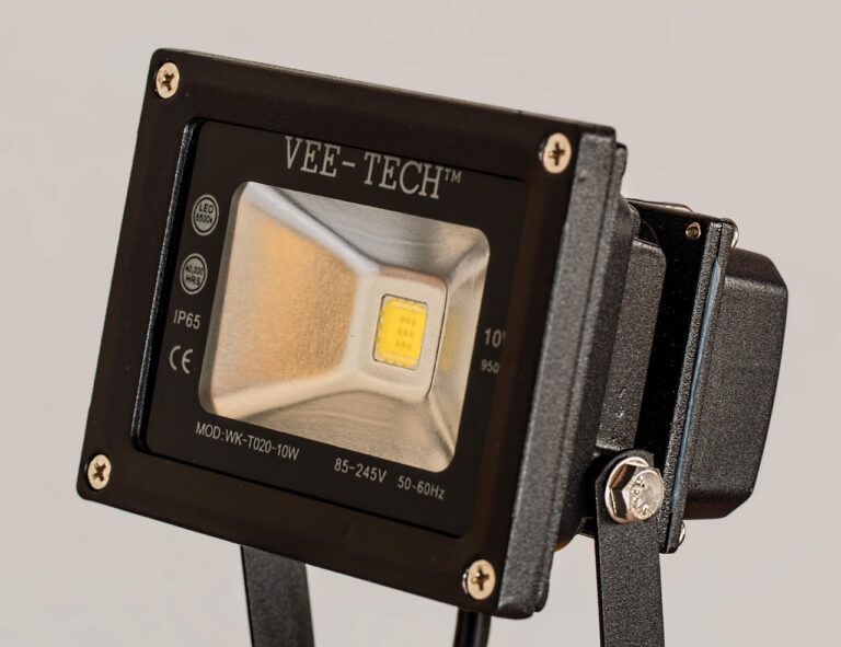 LEDホワイトニングに使用されるジェルの成分は何ですか？