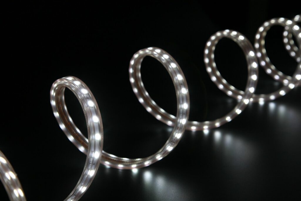 LEDホワイトニングは大阪で評判？効果や口コミを徹底解説！
