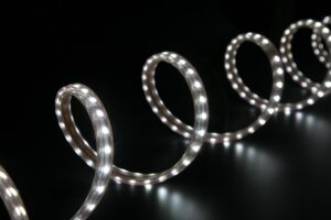 LEDホワイトニングは大阪で評判？効果や口コミを徹底解説！